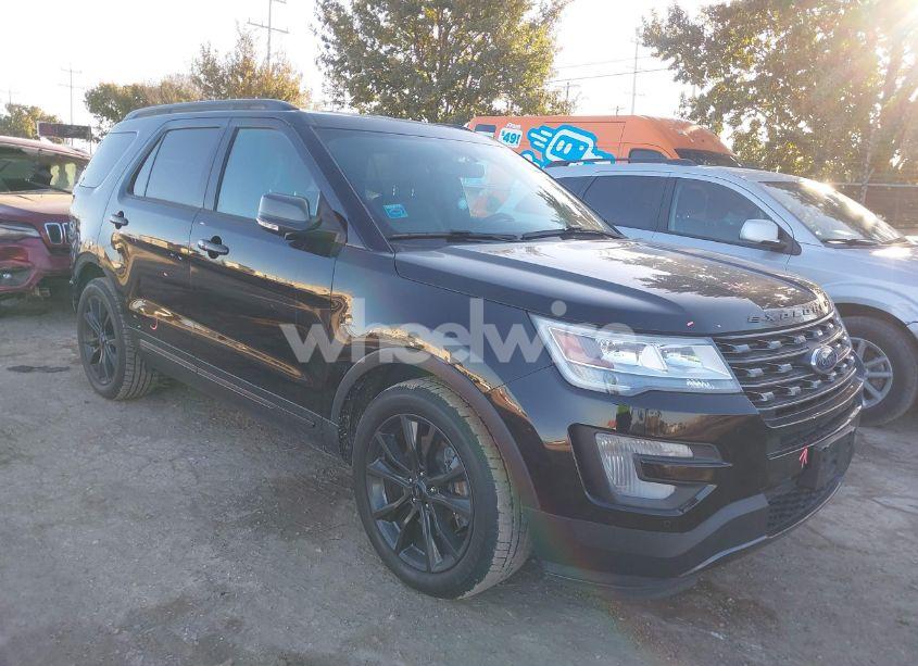 2017 Ford Explorer XLT (VIN 1FM5K7D87HGD36851) main photo