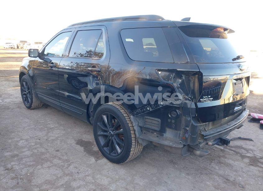 Photo 3 of 2017 Ford Explorer XLT (VIN 1FM5K7D87HGD36851)