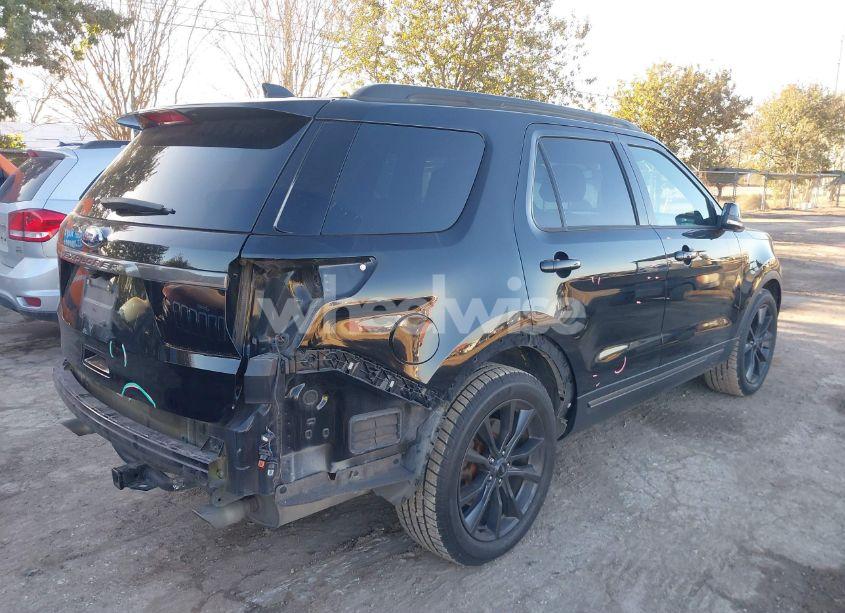 Photo 4 of 2017 Ford Explorer XLT (VIN 1FM5K7D87HGD36851)