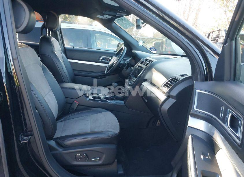 Photo 5 of 2017 Ford Explorer XLT (VIN 1FM5K7D87HGD36851)