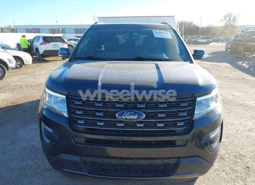 Photo 12 of 2017 Ford Explorer XLT (VIN 1FM5K7D87HGD84673)