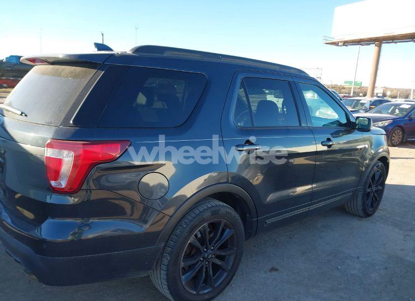 Photo 13 of 2017 Ford Explorer XLT (VIN 1FM5K7D87HGD84673)