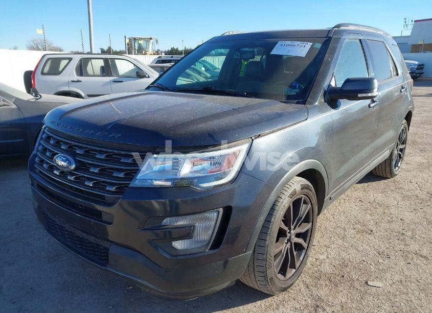 Photo 2 of 2017 Ford Explorer XLT (VIN 1FM5K7D87HGD84673)