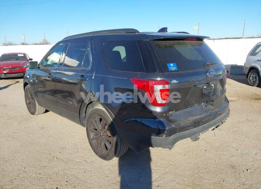 Photo 3 of 2017 Ford Explorer XLT (VIN 1FM5K7D87HGD84673)