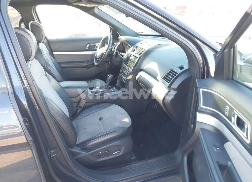 Photo 5 of 2017 Ford Explorer XLT (VIN 1FM5K7D87HGD84673)