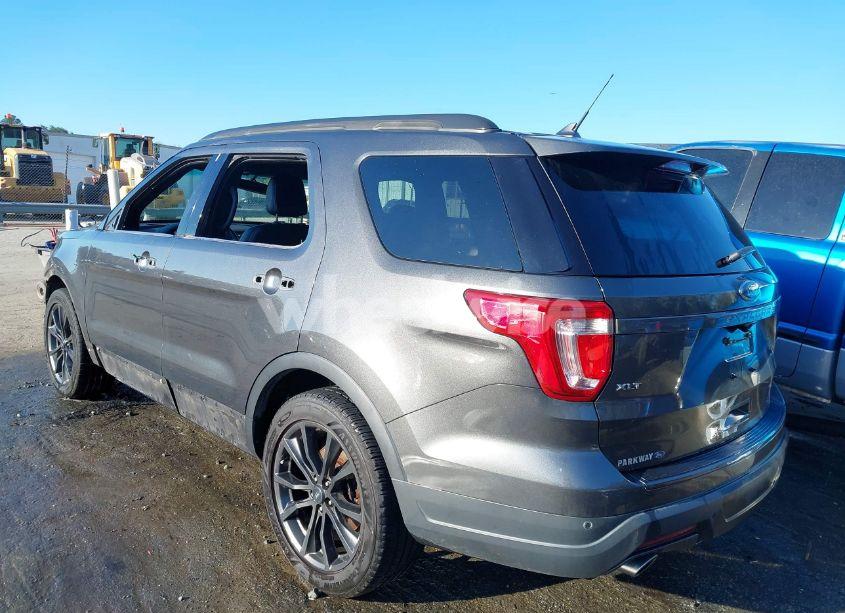 Photo 3 of 2018 Ford Explorer XLT (VIN 1FM5K7D87JGA54005)
