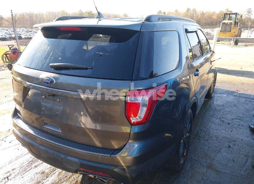 Photo 4 of 2018 Ford Explorer XLT (VIN 1FM5K7D87JGA54005)