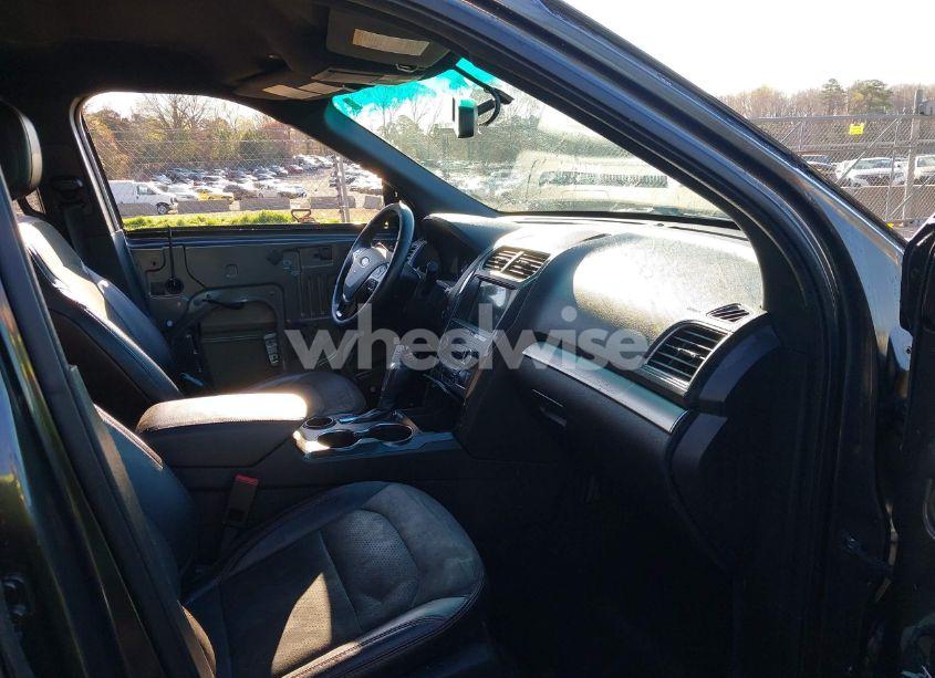 Photo 5 of 2018 Ford Explorer XLT (VIN 1FM5K7D87JGA54005)