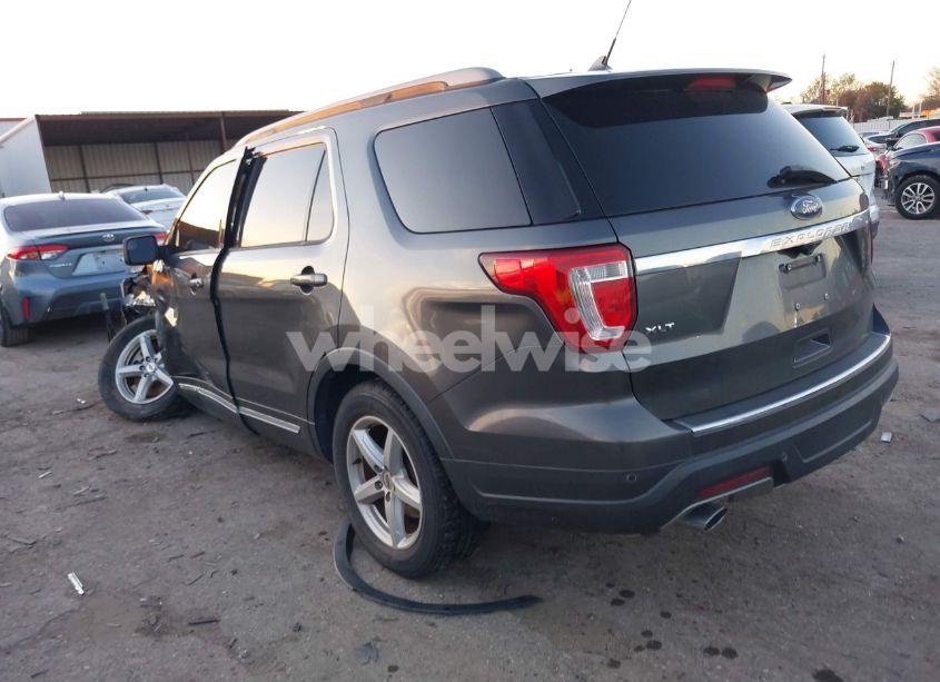 Photo 3 of 2018 Ford Explorer XLT (VIN 1FM5K7D87JGA54487)