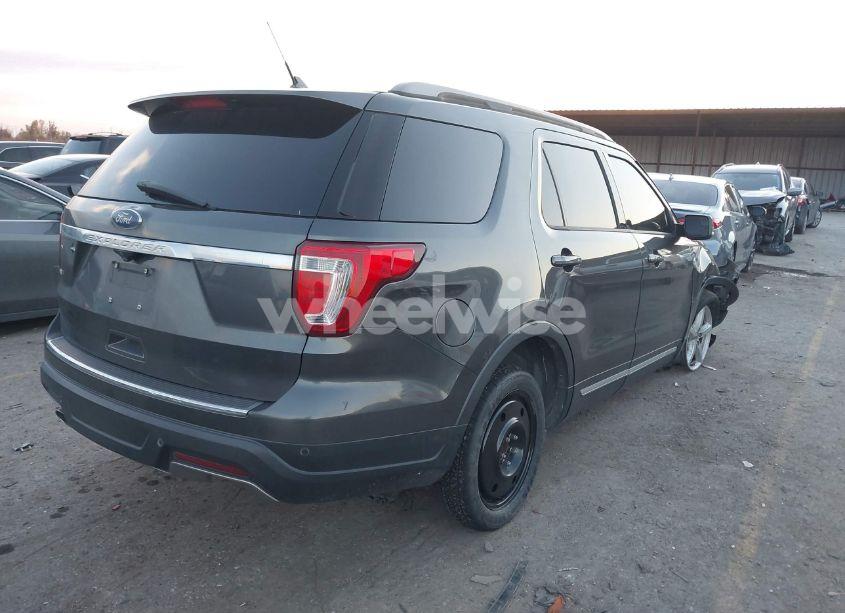 Photo 4 of 2018 Ford Explorer XLT (VIN 1FM5K7D87JGA54487)