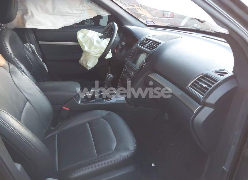 Photo 5 of 2018 Ford Explorer XLT (VIN 1FM5K7D87JGA54487)