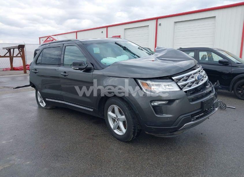 2018 Ford Explorer XLT (VIN 1FM5K7D87JGB15465) main photo