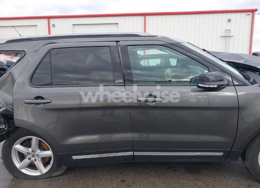 Photo 13 of 2018 Ford Explorer XLT (VIN 1FM5K7D87JGB15465)