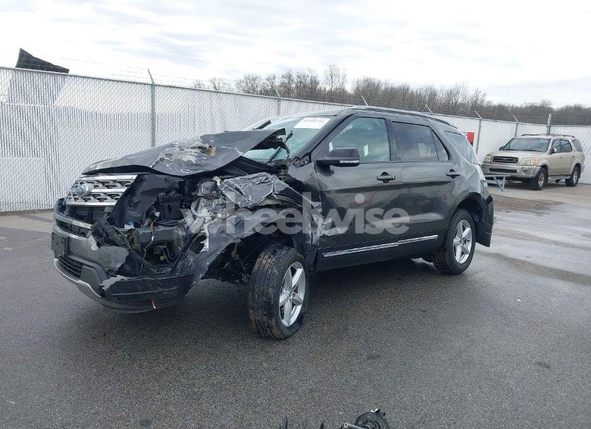 Photo 2 of 2018 Ford Explorer XLT (VIN 1FM5K7D87JGB15465)