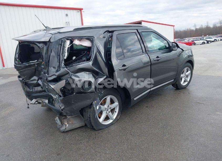 Photo 4 of 2018 Ford Explorer XLT (VIN 1FM5K7D87JGB15465)