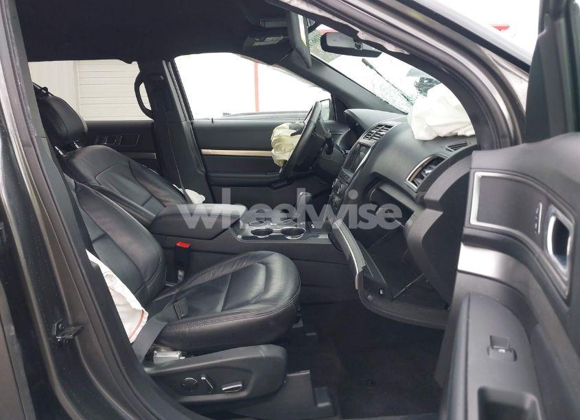 Photo 5 of 2018 Ford Explorer XLT (VIN 1FM5K7D87JGB15465)