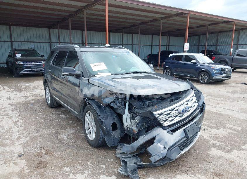 2018 Ford Explorer XLT (VIN 1FM5K7D87JGB29799) main photo