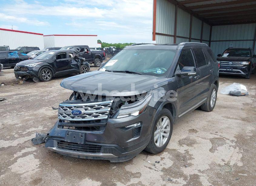 Photo 2 of 2018 Ford Explorer XLT (VIN 1FM5K7D87JGB29799)