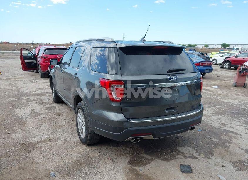 Photo 3 of 2018 Ford Explorer XLT (VIN 1FM5K7D87JGB29799)