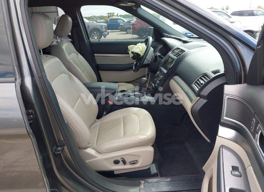 Photo 5 of 2018 Ford Explorer XLT (VIN 1FM5K7D87JGB29799)