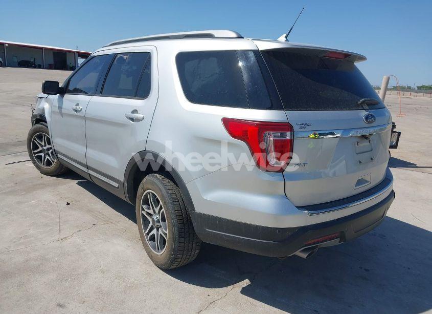 Photo 3 of 2018 Ford Explorer XLT (VIN 1FM5K7D87JGB43038)