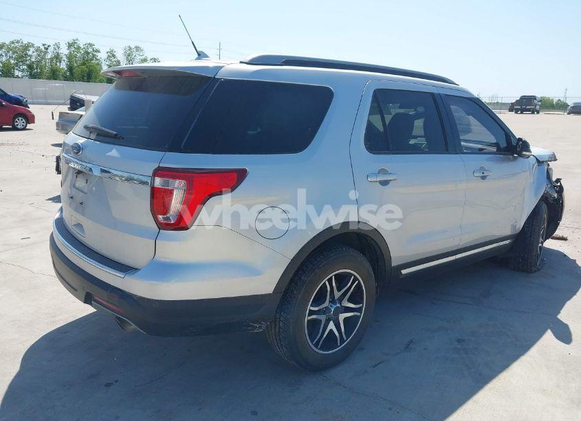 Photo 4 of 2018 Ford Explorer XLT (VIN 1FM5K7D87JGB43038)