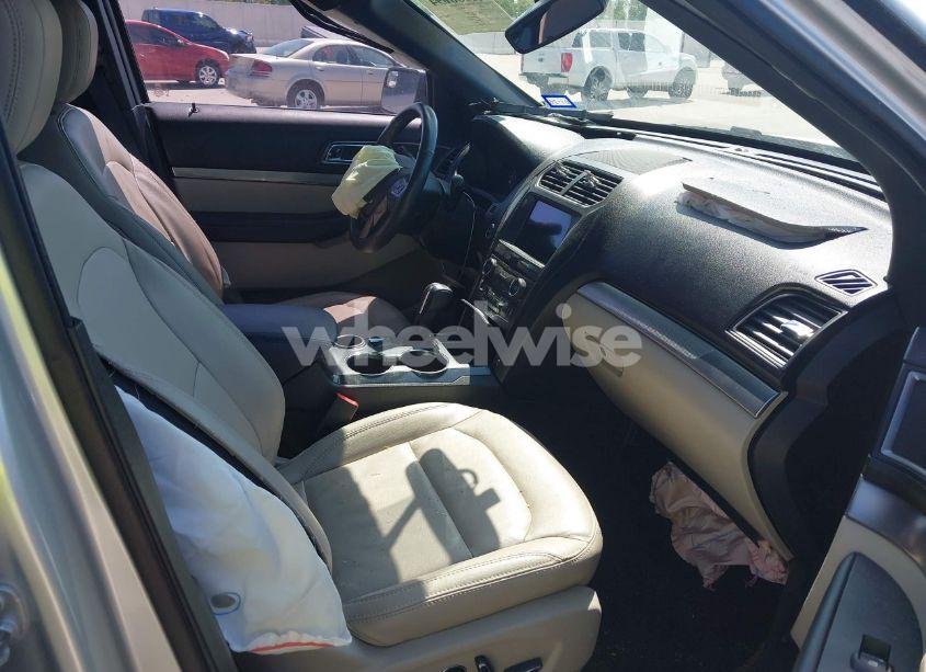 Photo 5 of 2018 Ford Explorer XLT (VIN 1FM5K7D87JGB43038)