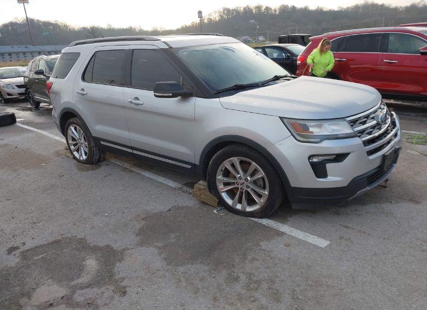 2018 Ford Explorer XLT (VIN 1FM5K7D87JGB65136) main photo