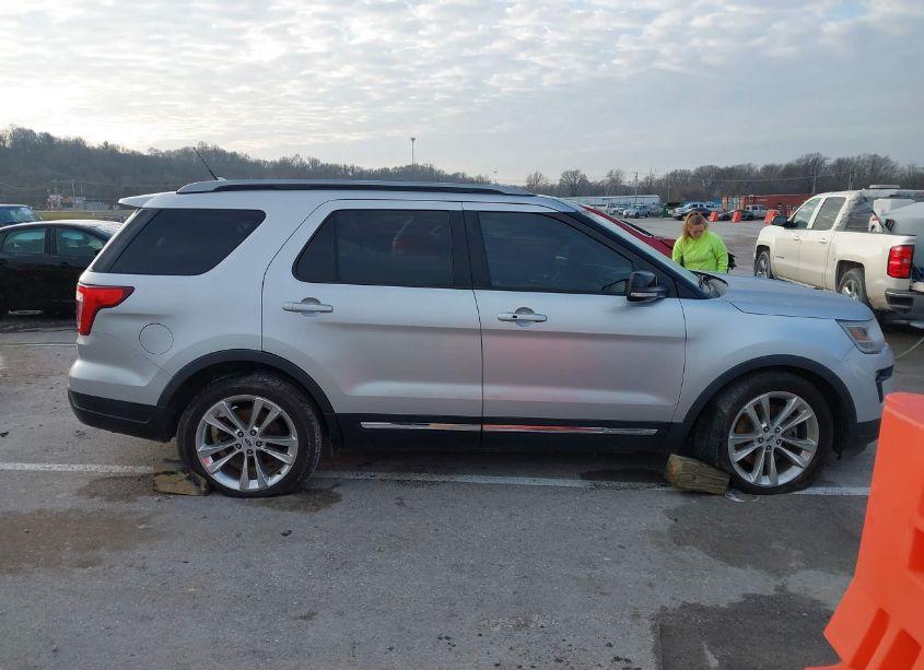 Photo 13 of 2018 Ford Explorer XLT (VIN 1FM5K7D87JGB65136)