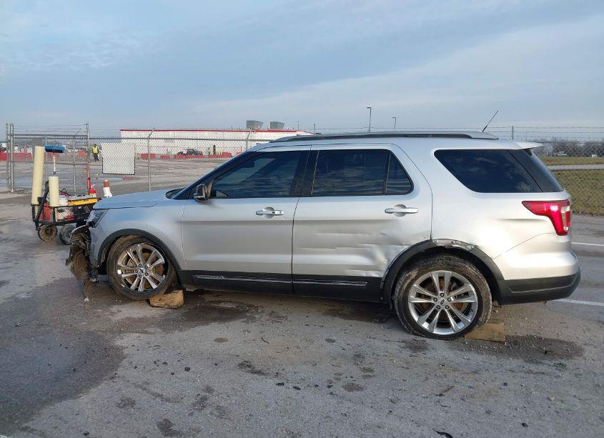 Photo 14 of 2018 Ford Explorer XLT (VIN 1FM5K7D87JGB65136)