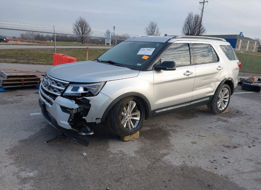 Photo 2 of 2018 Ford Explorer XLT (VIN 1FM5K7D87JGB65136)