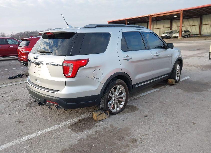 Photo 4 of 2018 Ford Explorer XLT (VIN 1FM5K7D87JGB65136)