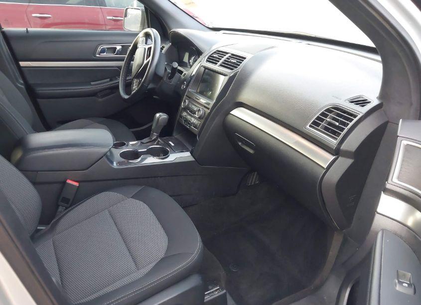 Photo 5 of 2018 Ford Explorer XLT (VIN 1FM5K7D87JGB65136)