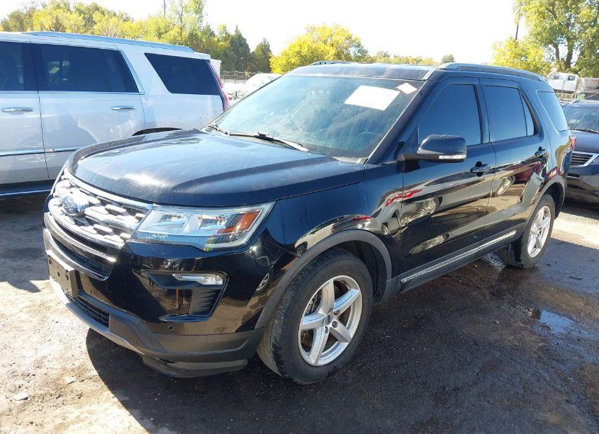 Photo 2 of 2018 Ford Explorer XLT (VIN 1FM5K7D87JGC01195)