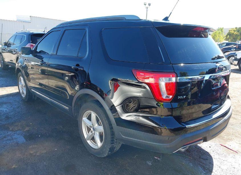 Photo 3 of 2018 Ford Explorer XLT (VIN 1FM5K7D87JGC01195)