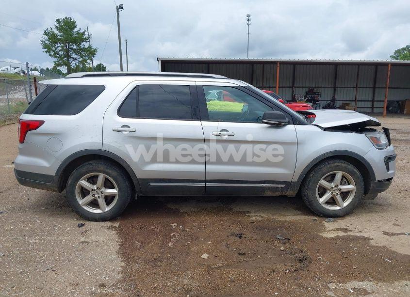 Photo 13 of 2019 Ford Explorer XLT (VIN 1FM5K7D87KGA82937)