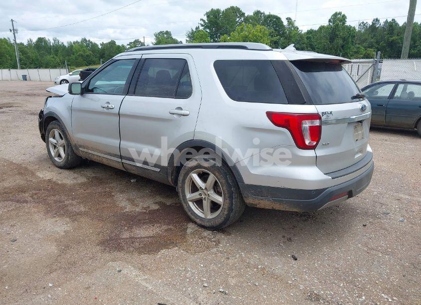 Photo 3 of 2019 Ford Explorer XLT (VIN 1FM5K7D87KGA82937)