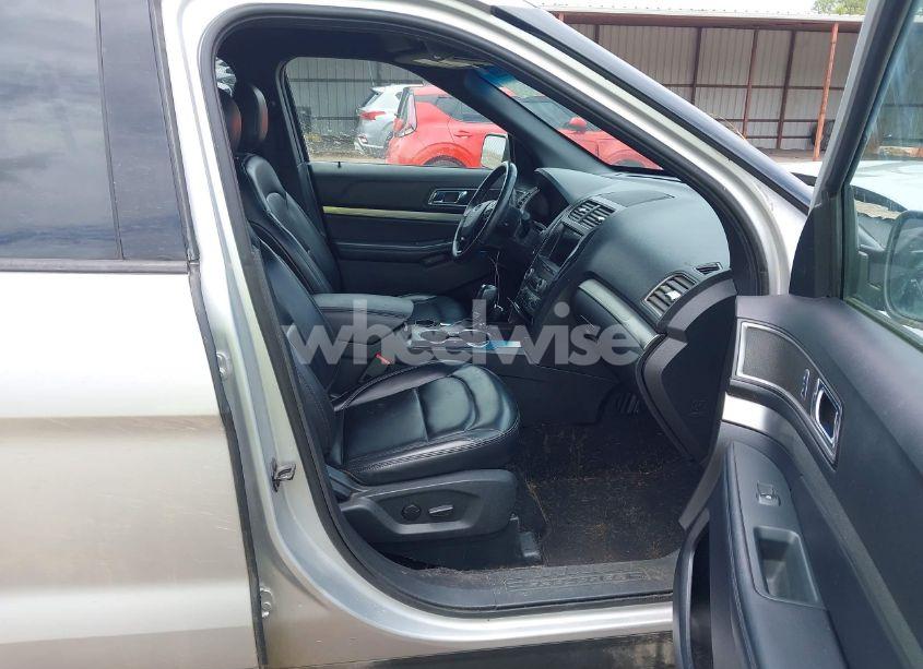 Photo 5 of 2019 Ford Explorer XLT (VIN 1FM5K7D87KGA82937)