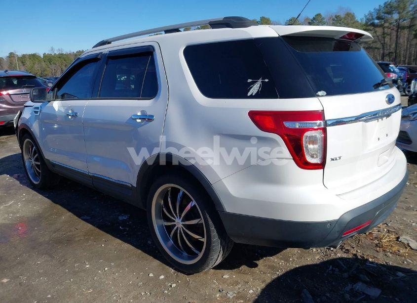 Photo 3 of 2013 Ford Explorer XLT (VIN 1FM5K7D88DGA29120)