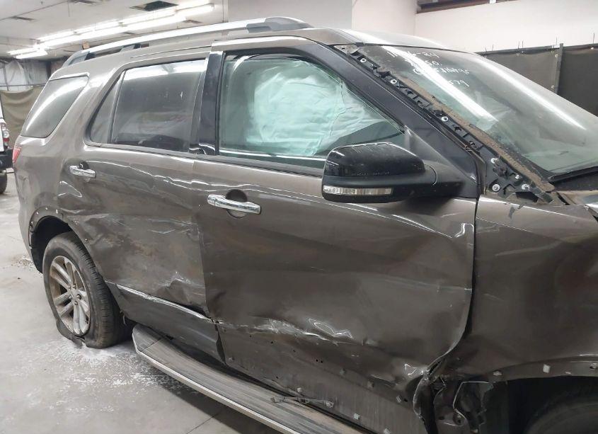 Photo 13 of 2015 Ford Explorer XLT (VIN 1FM5K7D88FGC06140)