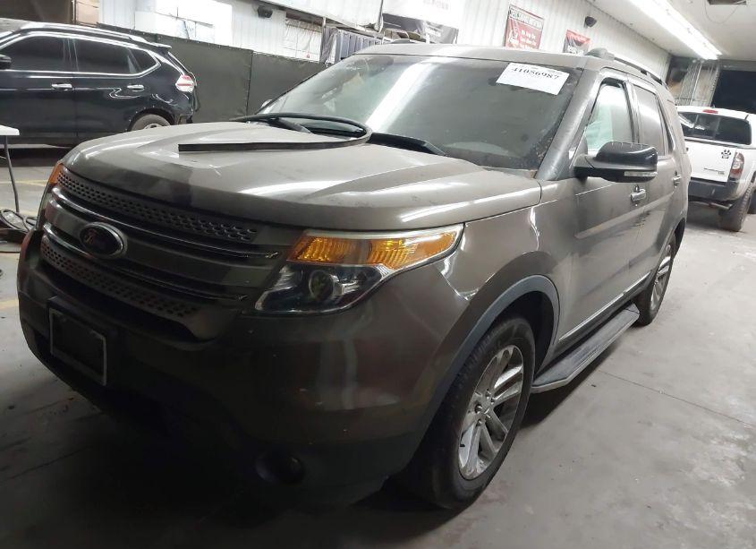 Photo 2 of 2015 Ford Explorer XLT (VIN 1FM5K7D88FGC06140)