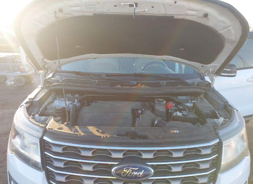 Photo 10 of 2016 Ford Explorer XLT (VIN 1FM5K7D88GGB58771)