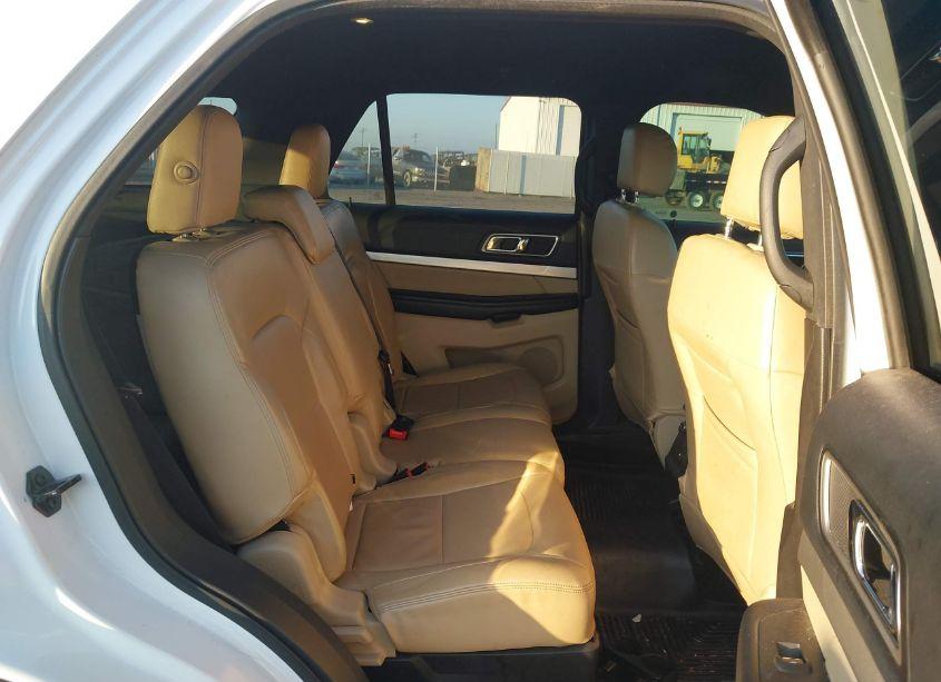 Photo 8 of 2016 Ford Explorer XLT (VIN 1FM5K7D88GGB58771)