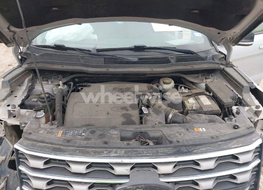 Photo 10 of 2016 Ford Explorer XLT (VIN 1FM5K7D88GGB79300)