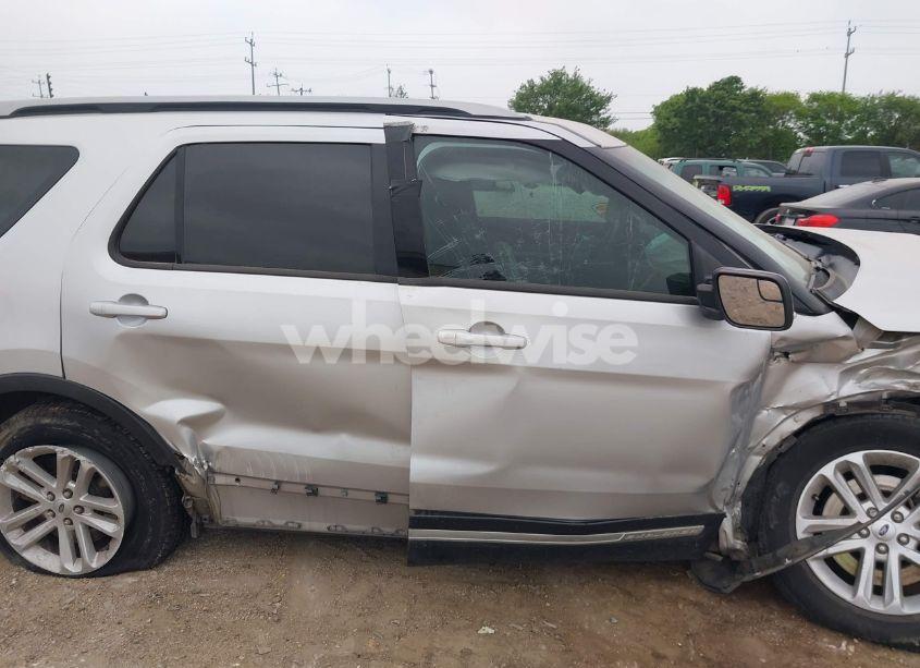 Photo 12 of 2016 Ford Explorer XLT (VIN 1FM5K7D88GGB79300)