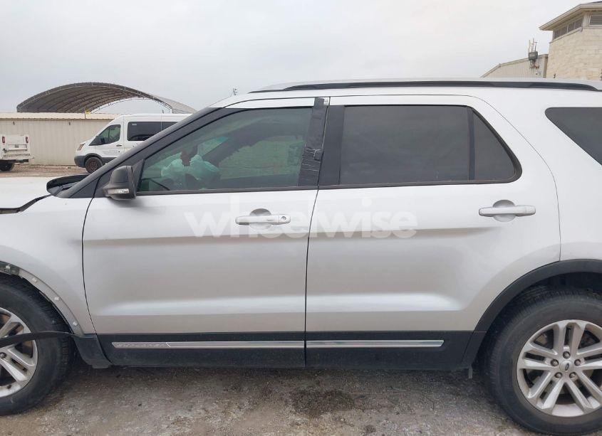 Photo 13 of 2016 Ford Explorer XLT (VIN 1FM5K7D88GGB79300)