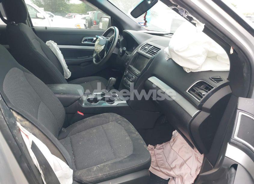 Photo 5 of 2016 Ford Explorer XLT (VIN 1FM5K7D88GGB79300)