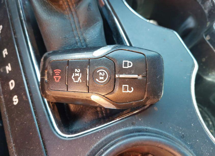 Photo 11 of 2016 Ford Explorer XLT (VIN 1FM5K7D88GGC41181)