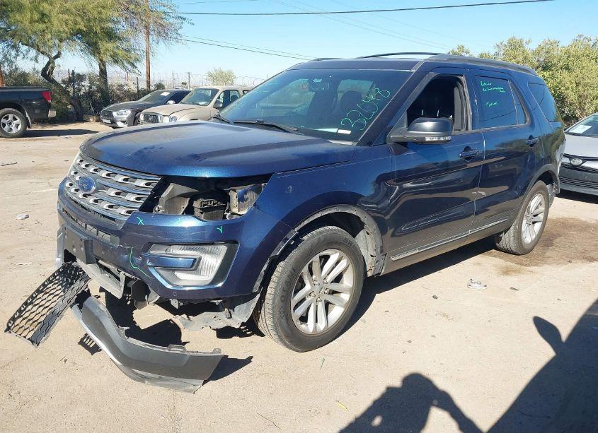 Photo 2 of 2016 Ford Explorer XLT (VIN 1FM5K7D88GGC41181)