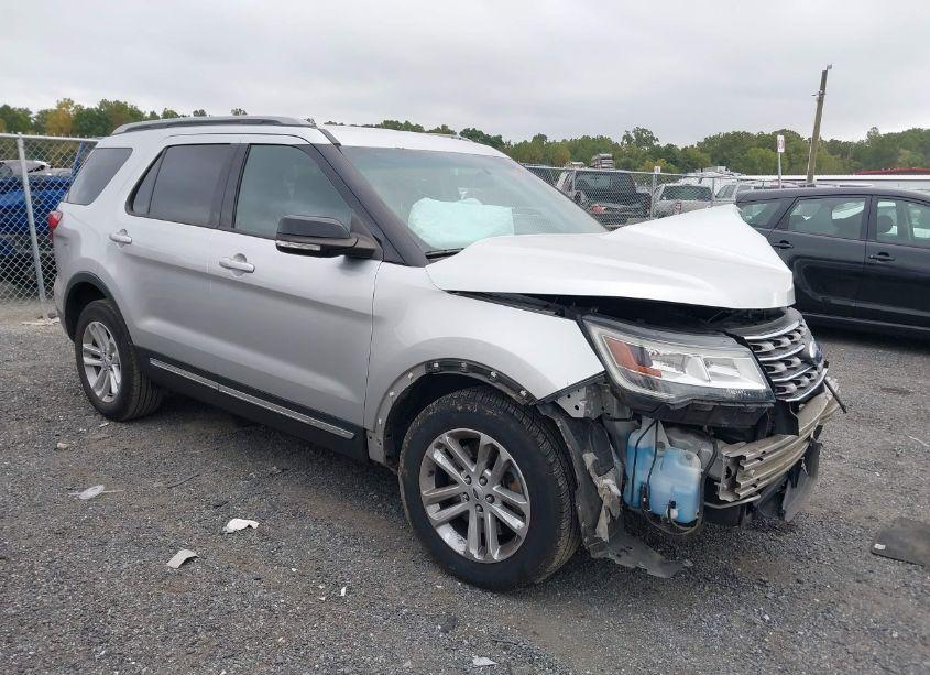 2017 Ford Explorer XLT (VIN 1FM5K7D88HGB04369) main photo